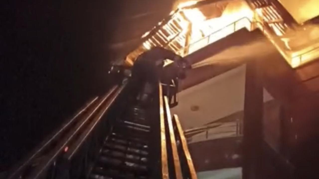 Yozgat’ta apartmanın çatı katında çıkan yangın söndürüldü