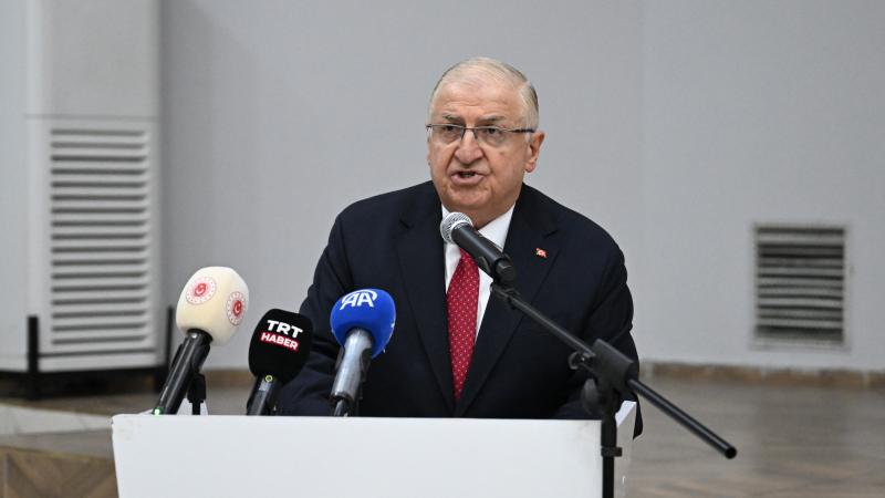 وزير الدفاع التركي: نتخذ كافة التدابير لحماية حدودنا وسط نيران الإقليم.. ومصممون على إنجاح مسار "تركيا بلا إرهاب"