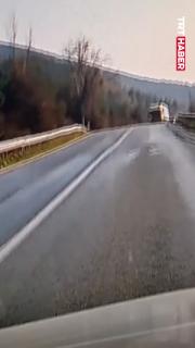 Hatalı sollama yapan araçla burun buruna geldi