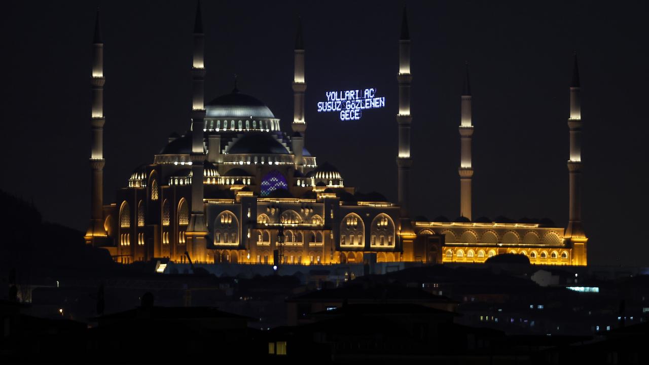 Yurtta Kadir Gecesi dualarla idrak edildi