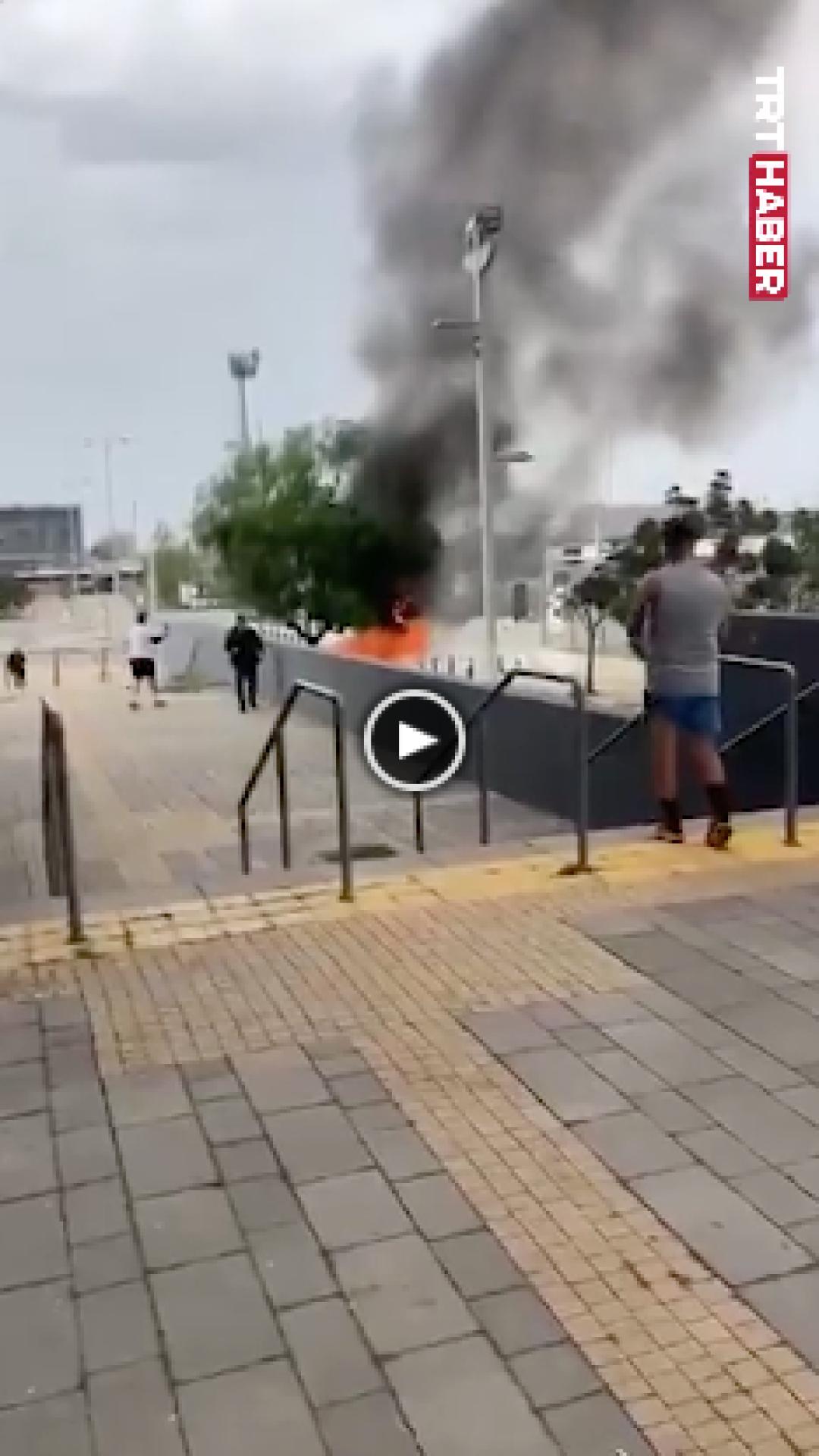 İran'ın İsrail'in merkezinde gerçekleştirdiği saldırı sonucu binalarda yıkım meydana geldi