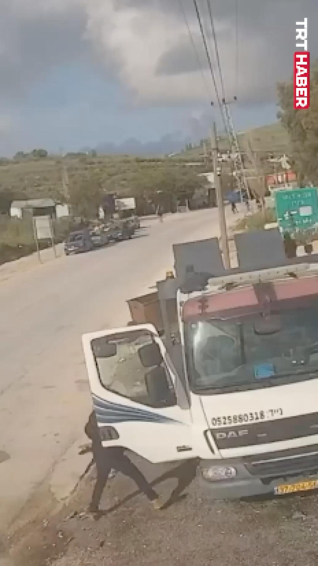 İşgalci İsrailliler, Filistinlilerin evlerini ve araçlarını ateşe verdi