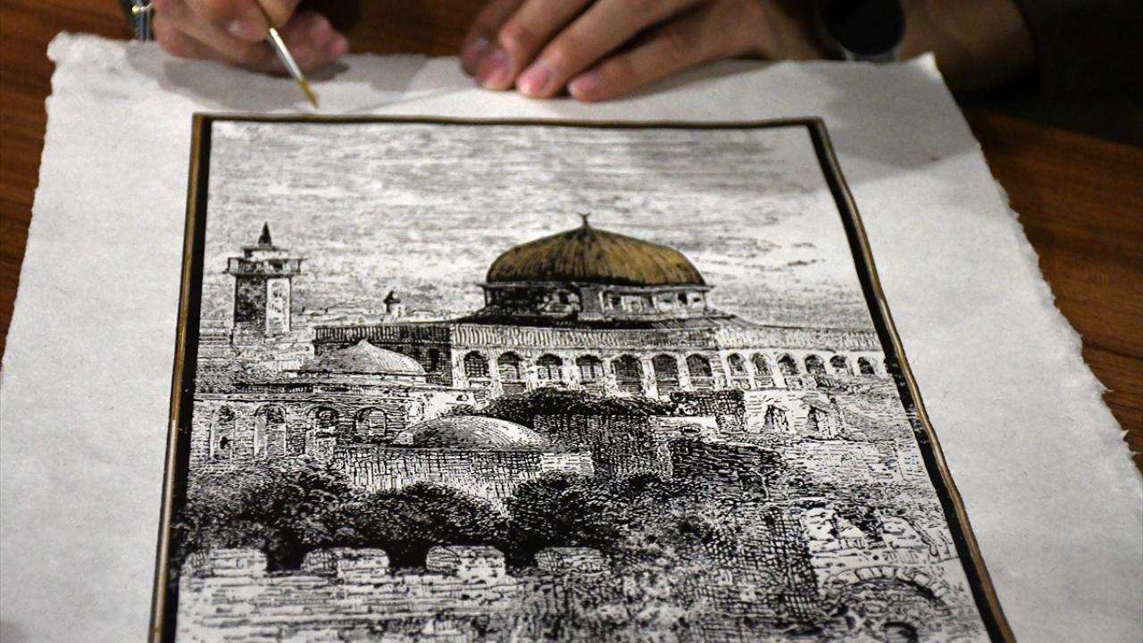 "Bin yıl da geçse Mescid-i Aksa gelecek nesillere bu kağıtlarla aktarılabilecek"