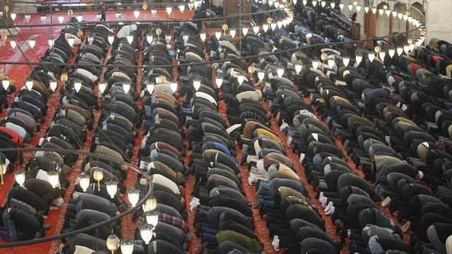 İstanbul'da ramazan ayının son cuma namazı kılındı