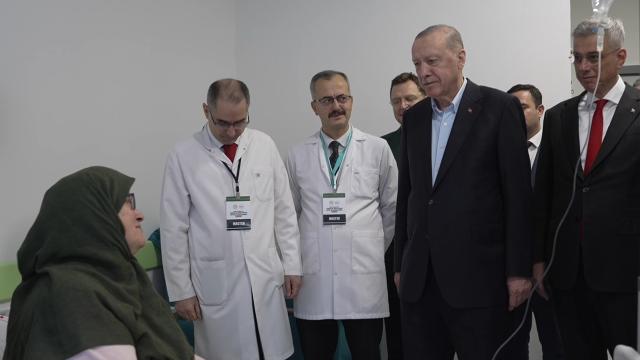 Cumhurbaşkanı Erdoğan Tenzile Erdoğan Devlet Hastanesi'ndeki hastaları ziyaret etti