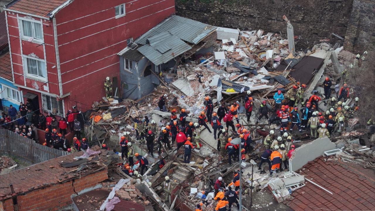 İstanbul Fatih’te 2 bina çöktü