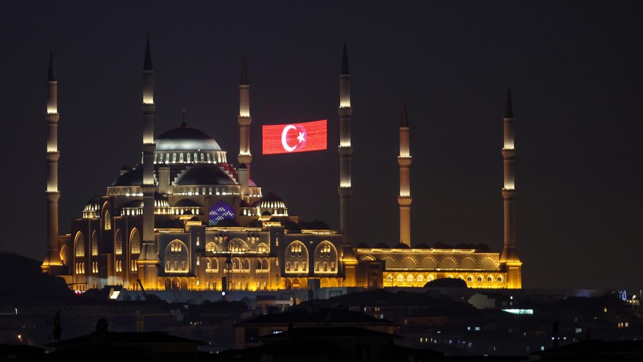 Yurtta Kadir Gecesi dualarla idrak edildi