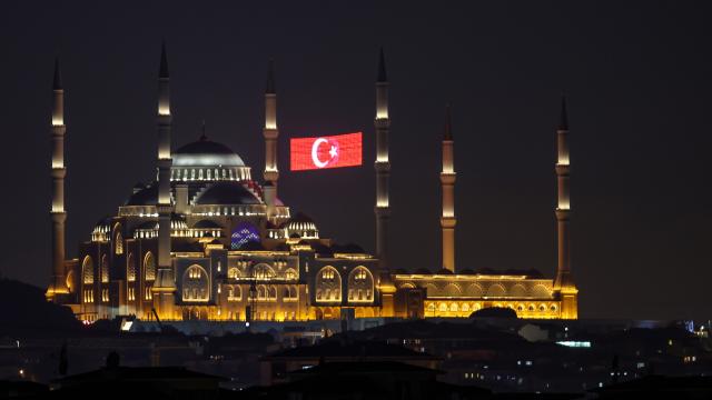 Yurtta Kadir Gecesi dualarla idrak edildi