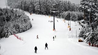 Martta 2 metre kar kalınlığı: Kayakseverler pistlerde