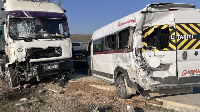 Eskişehir'de Zincirleme Trafik Kazasında 12 Kişi Yaralandı