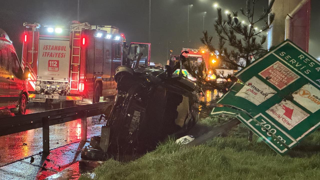 Otoyolda minibüs refüje çıktı: 1 ölü, 1 yaralı