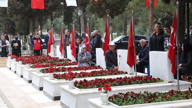 Şehit ailelerinden mezarlık ziyaretleri