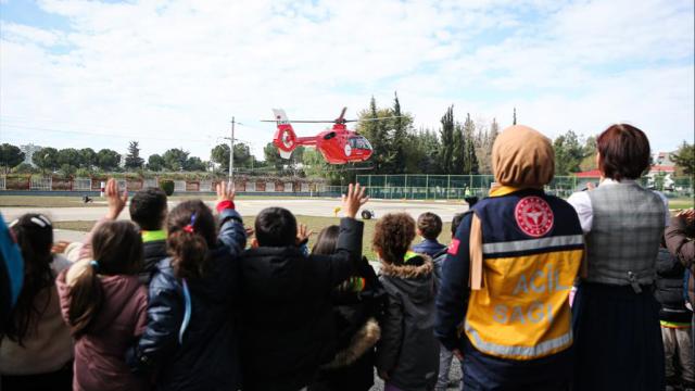 Adana'da 'Minik 112' Projesi ile Çocuklara Acil Sağlık Eğitimi Veriliyor