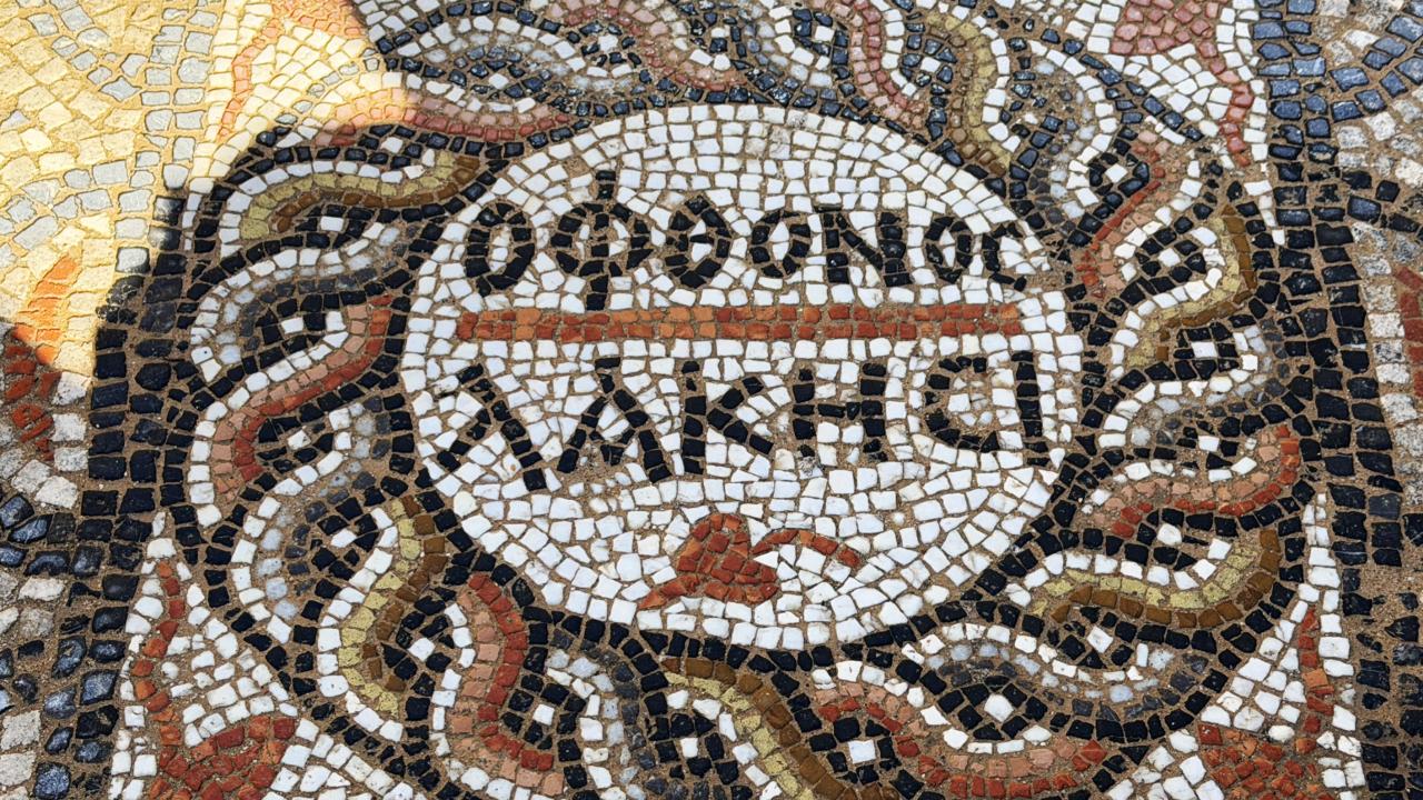 3 bin yıllık antik kentte kıskanan çatlasın mesajı