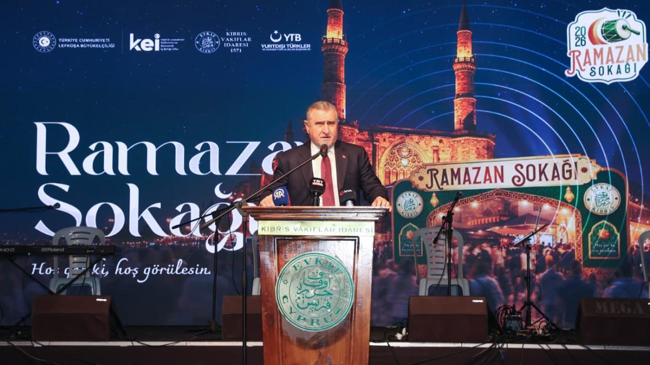 Bakan Bak, Lefkoşa’da Ramazan Sokağını ziyaret etti