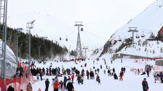 Palandöken’de bahar ortasında kayak keyfi