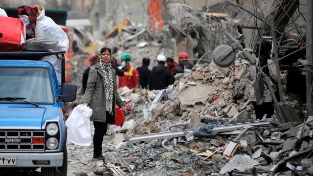 İsrail-ABD saldırısında hedef alınan Tahran’daki Risalet Meydanı çevresini görüntülendi