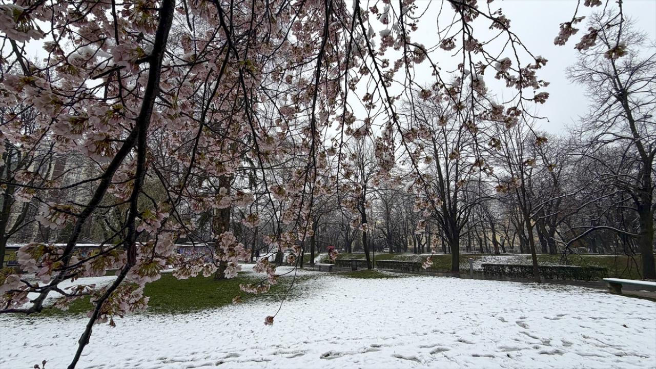 Saraybosna’ya kar yağdı