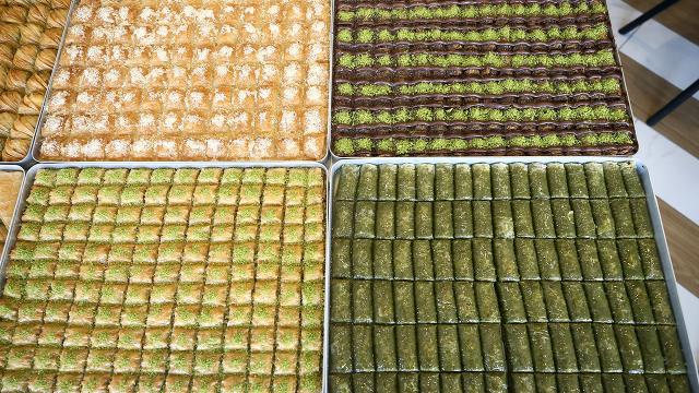 Tatlı ustaları bayram mesaisinde