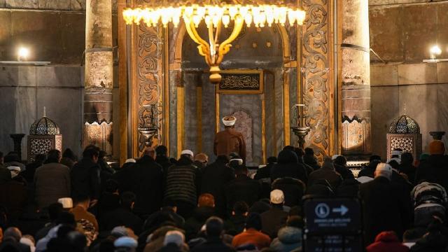 İstanbul'da ramazanın son teravih namazı eda edildi