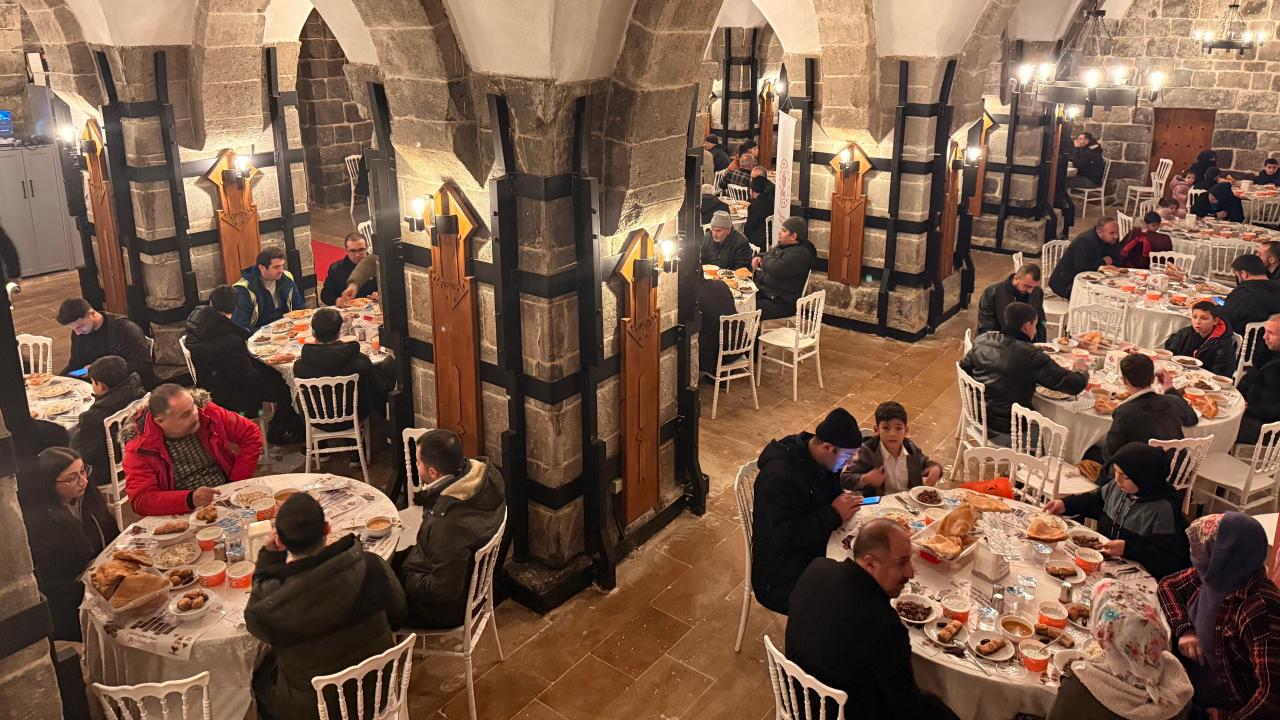 Vakıflar Genel Müdürlüğü günde 120 bini aşkın kişiye iftar veriyor