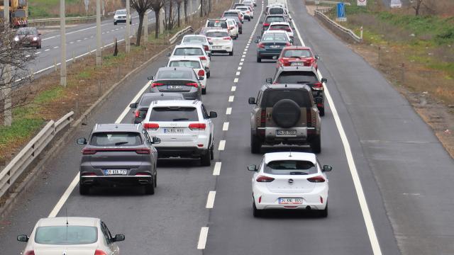 Tatilciler dönüyor, yollarda yoğunluk oluştu
