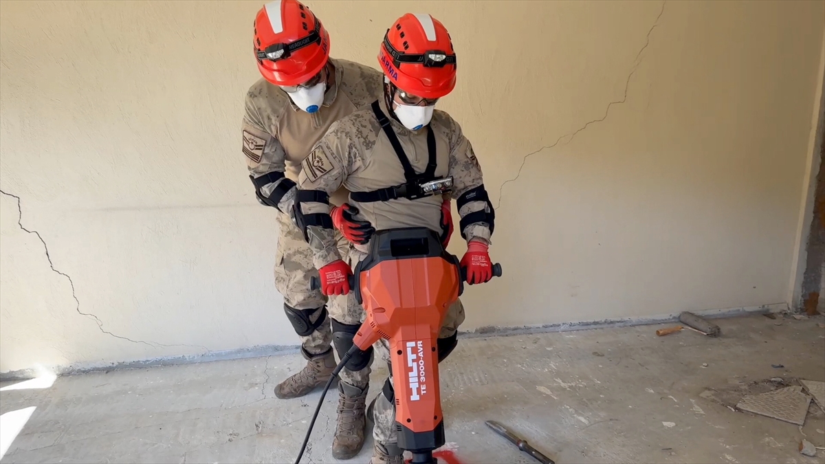 Afetlerde kullanılacak her türlü ekipman tedarik edildi