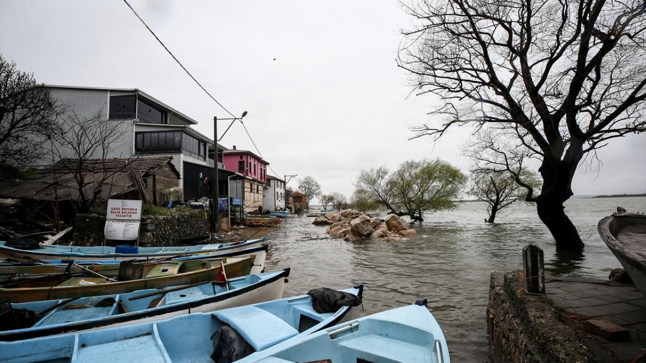 "Şu anda gölün en sığ yerinde 5 ya da 6 metre su vardır"