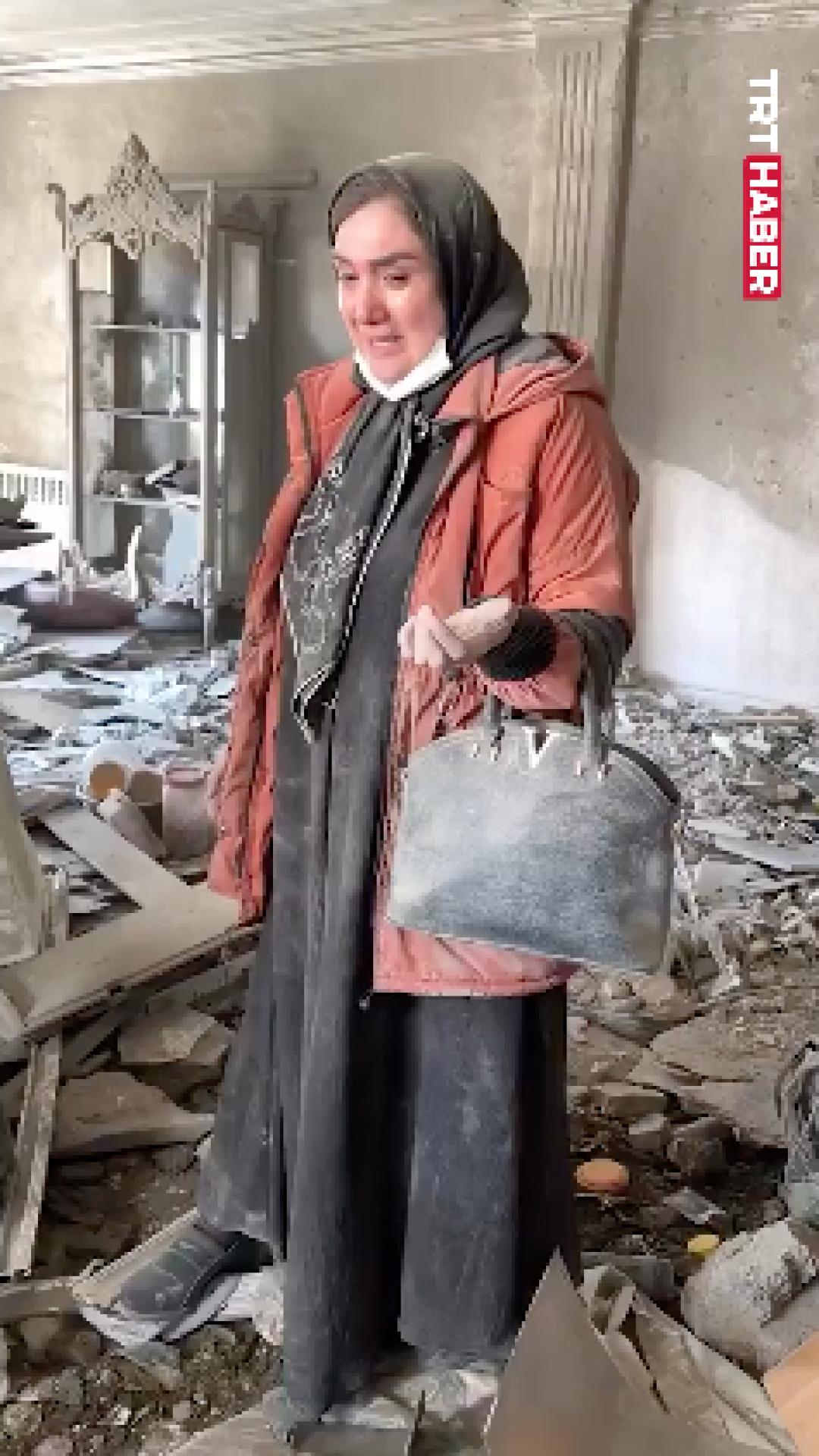 ABD-İsrail’in saldırılarında evi enkaza dönen İranlı kadın…