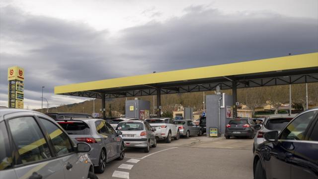 Fransızlar ve Portekizliler ucuz akaryakıt için İspanya'ya geçiyor