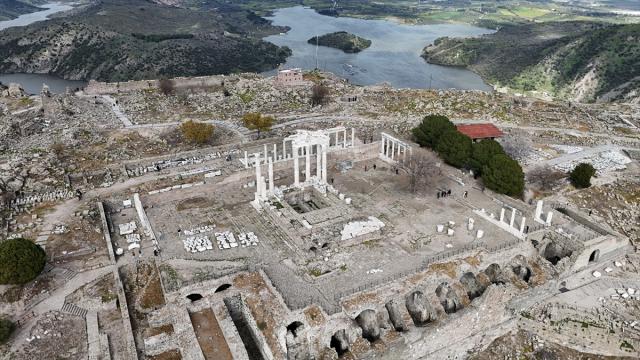 Tarih meraklılarının uğrak noktası: Bergama Akropolü