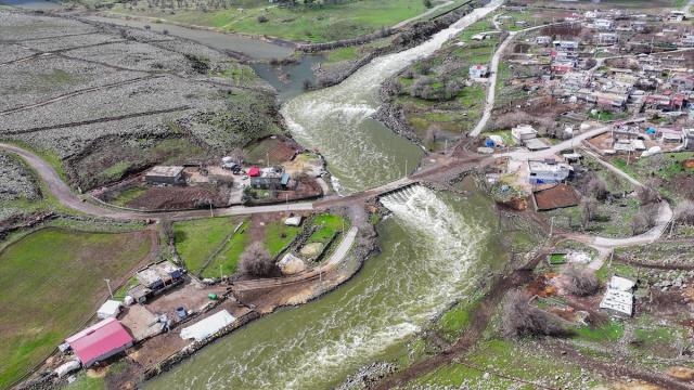 Yağışlarla dolan Devegeçidi Baraj Gölü'nde su seviyesi tahliye aşamasına ulaştı