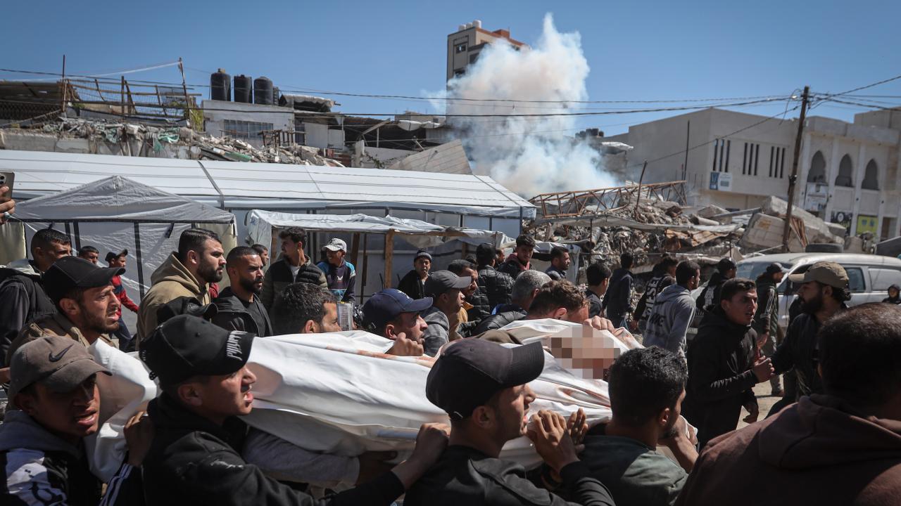 Ateşkesi ihlal eden katil İsrail'in Gazze'deki saldırılarında 3 Filistinli hayatını kaybetti