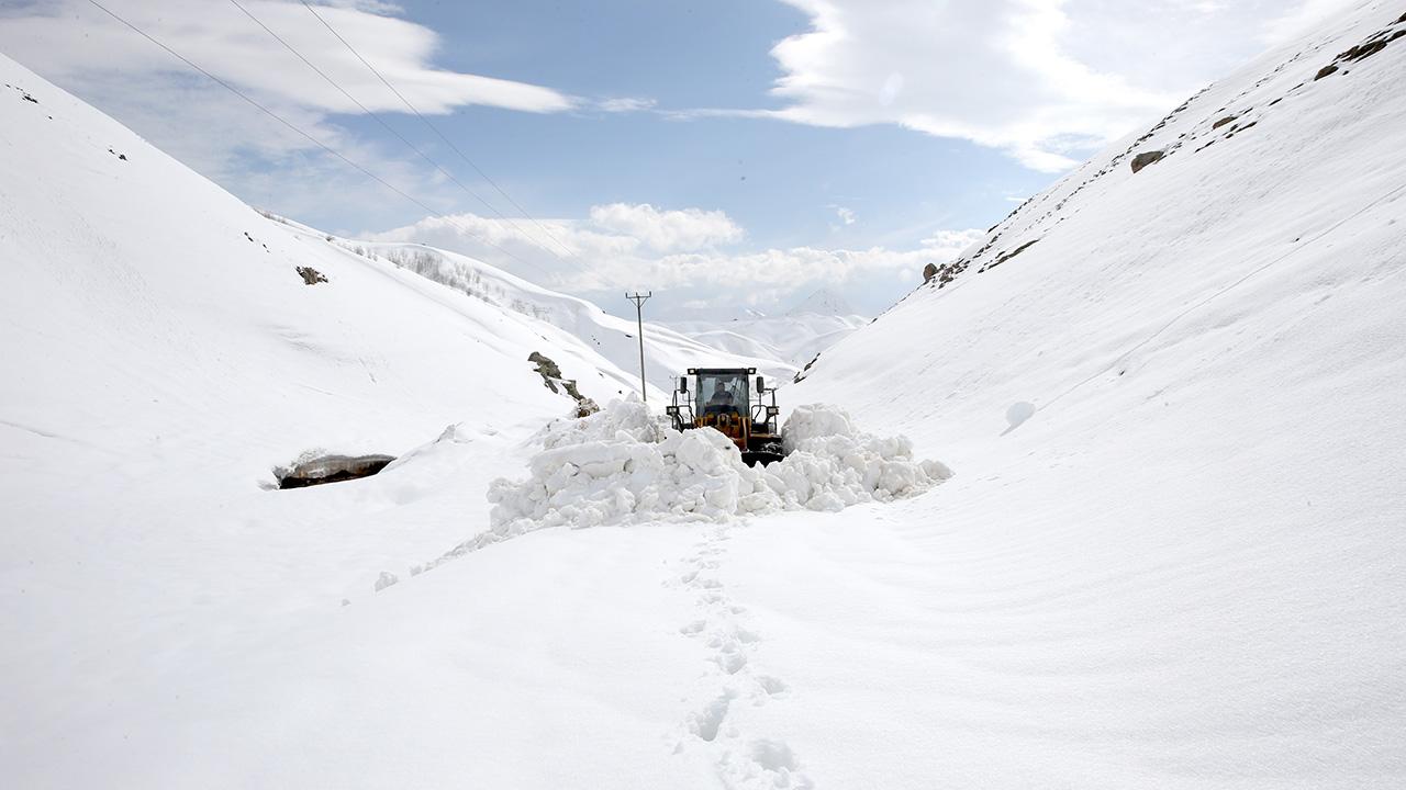 Kar kaplanlarının yoğun mesaisi martta da sürüyor