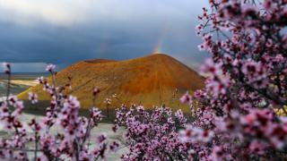 Meke Krater Gölü’nde bahar güzelliği