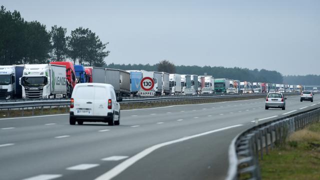 Fransa'da Kara Yolu Taşımacılık Sektörü Çalışanları Akaryakıt Krizine Karşı Eylem Yapacak