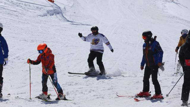 Palandöken'de sezon 'bahar kayağı' ile devam ediyor