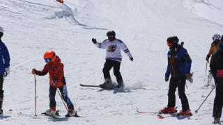 Palandöken'de sezon 'bahar kayağı' ile devam ediyor