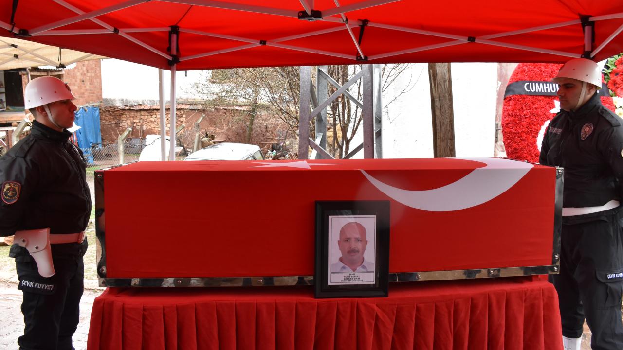 Trafik kazasında şehit olan polis memuru son yolculuğuna uğurlandı