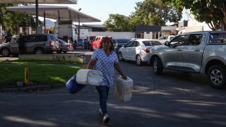 Şili’de akaryakıt zammı öncesi uzun kuyruklar oluştu