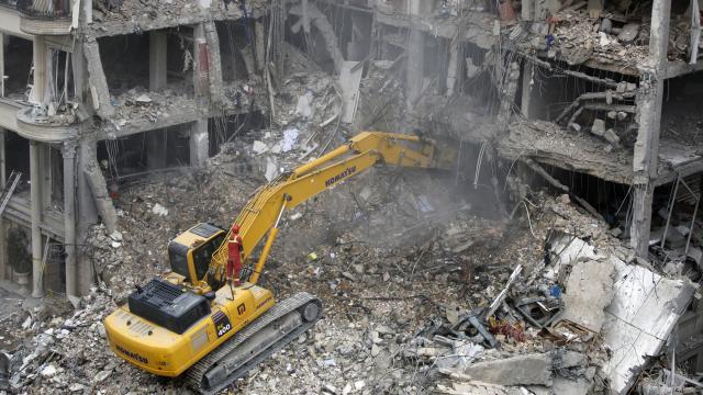 ABD ve İsrail tarafından hedef alınan Tahran’ın Enderzgu bölgesinde ciddi hasar oluştu