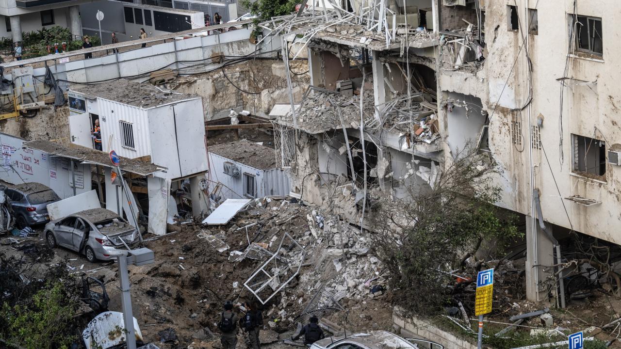 İran: İsrail'de 70'ten fazla noktaya füze saldırısı düzenledik