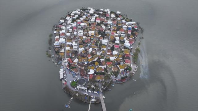 2 gündür etkili olan sağanak Uluabat Gölü'nün su seviyesini yükseltti