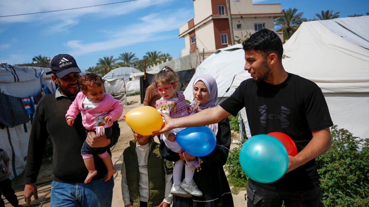 "2,5 yıldır oğlumu hiç görmedim, beni tanımamasından korkuyorum"