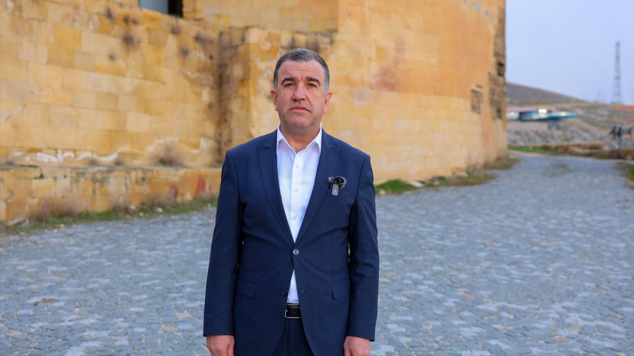 "Askeri ve sivil mimarinin çok değişik örneklerinin çıkacağına inanıyoruz"