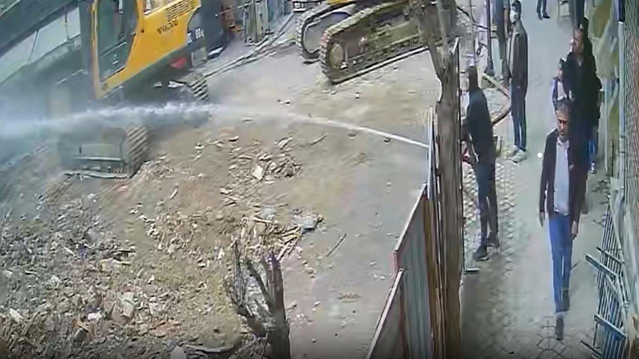 Kaldırımda yürürken kafasına beton parçası düşen çocuk hayatını kaybetti