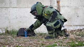 Bomba uzmanları "ilk hata son hatadır" prensibiyle görevlerini icra ediyor