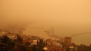 Afrika'dan gelen çöl tozu sonucu bazı iller turuncuya büründü