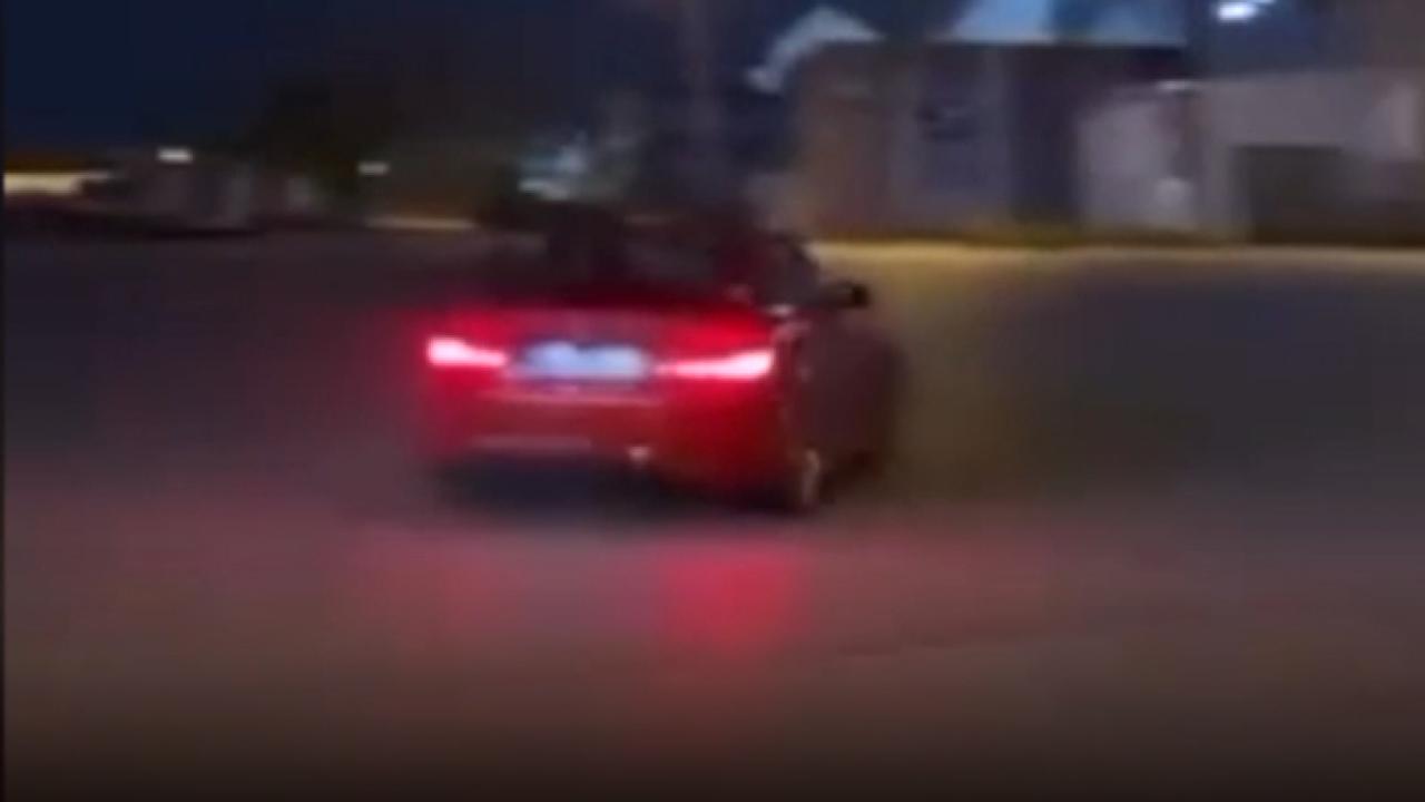 İzmir'de kavşakta drift atan sürücüye 165 bin lira ceza uygulandı