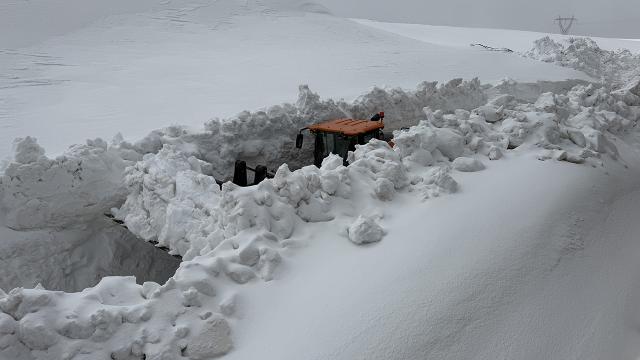 Nisanda 4 metre karla mücadele